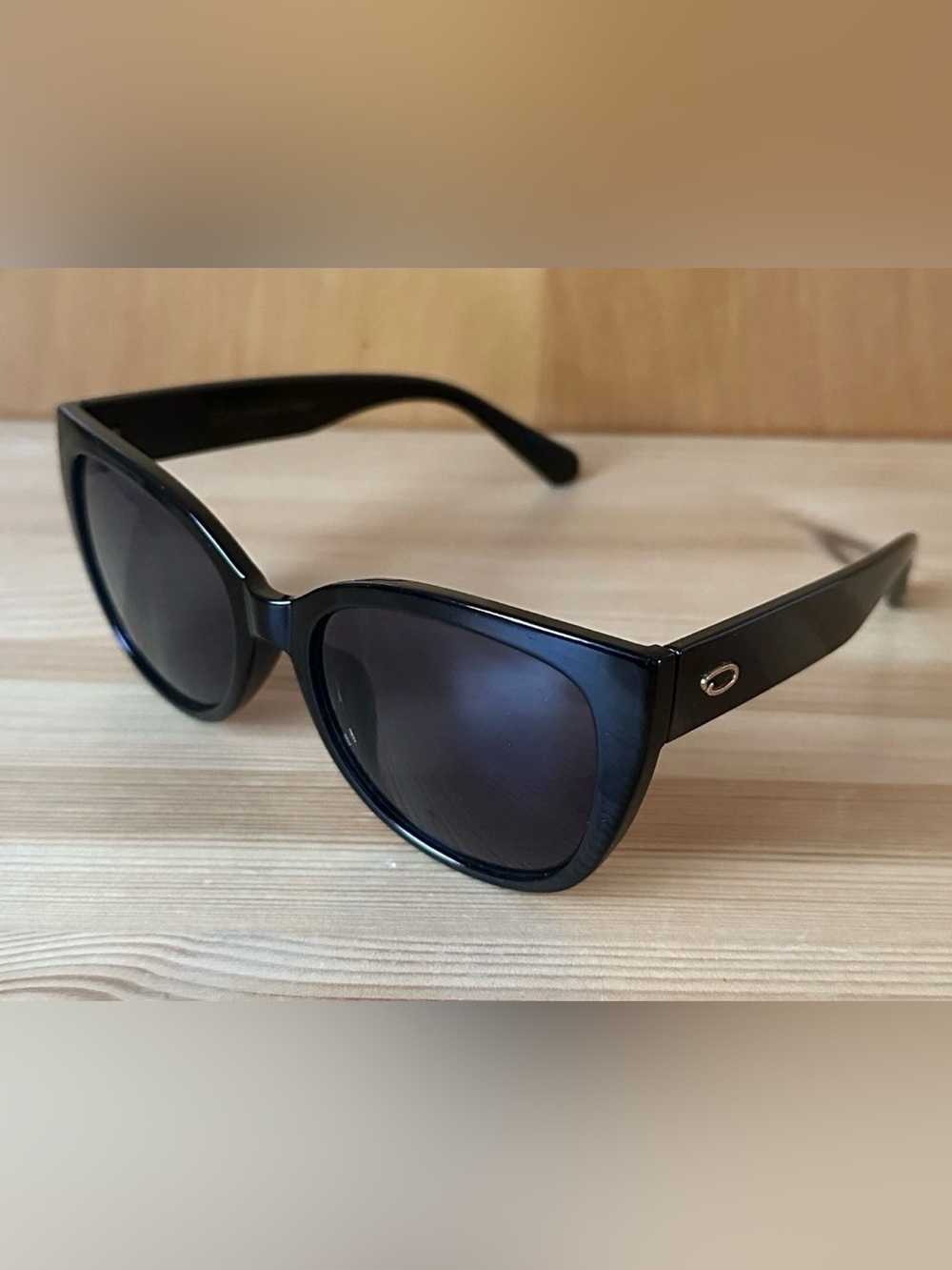 Oscar De La Renta Women’s Black Designer Sunglasses Round Black Lens OSS1349CE